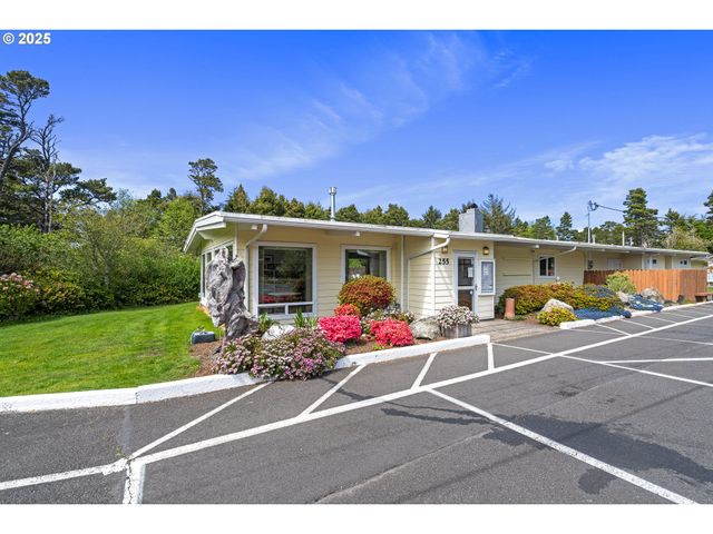 5740 PALISADES Dr, Lincoln City, OR 97367