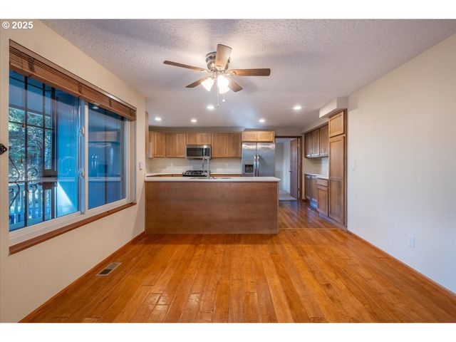 5740 PALISADES Dr, Lincoln City, OR 97367