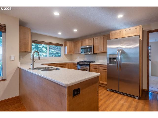 5740 PALISADES Dr, Lincoln City, OR 97367