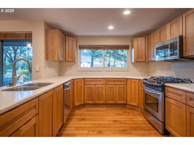 5740 PALISADES Dr, Lincoln City, OR 97367