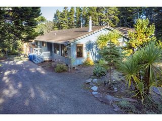 5740 PALISADES Dr, Lincoln City, OR 97367