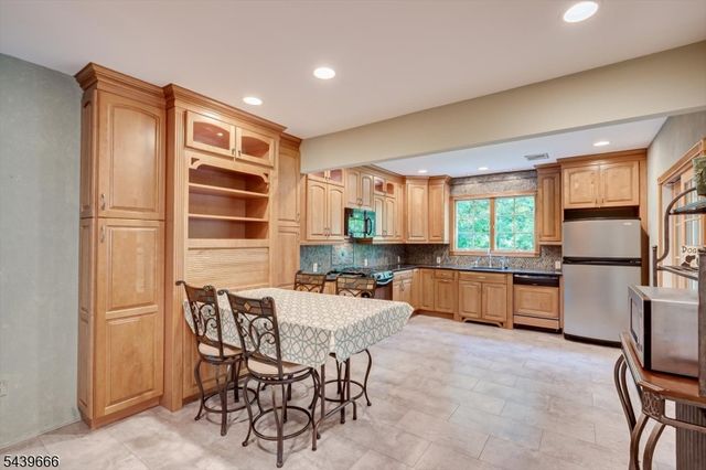 844 Milton Blvd, Rahway City, NJ 07065