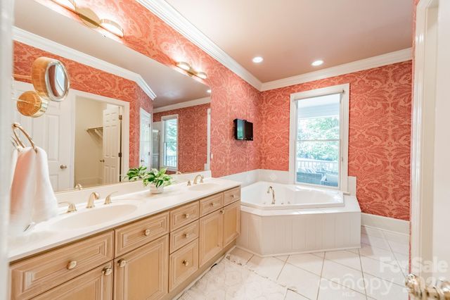 304 S Canterbury Road, Charlotte, NC 28211