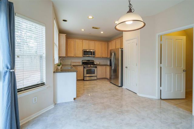 2 Mystic Glade Court, Spring, TX 77382