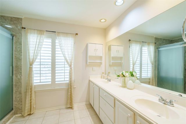 2 Mystic Glade Court, Spring, TX 77382