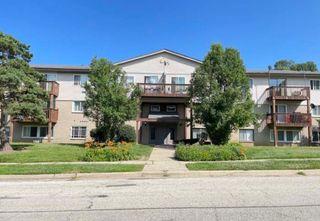 555 Deepwoods Drive 2E, Mundelein, IL 60060