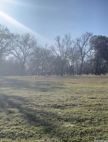 1075 Clear Lake Loop, Poteet, TX 78065