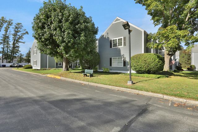 302 Commons Way E, Fishkill, NY 12524