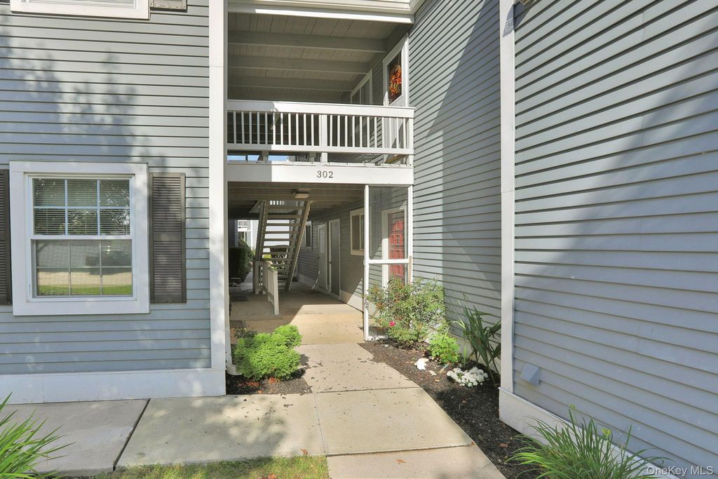 302 Commons Way E, Fishkill, NY 12524