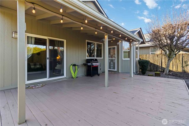 5558 Solo Point Drive, Longview, WA 98632