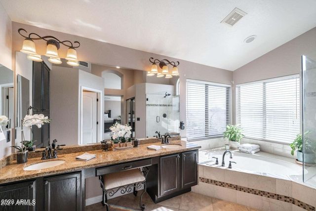 4621 E KIRKLAND Road, Phoenix, AZ 85050