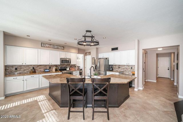 4621 E KIRKLAND Road, Phoenix, AZ 85050