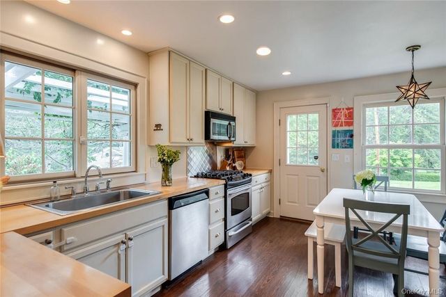 247 N Mabbettsville Road, Millbrook, NY 12545