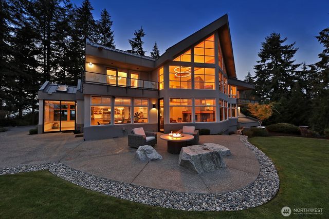 8045 Possession Road, Clinton, WA 98236