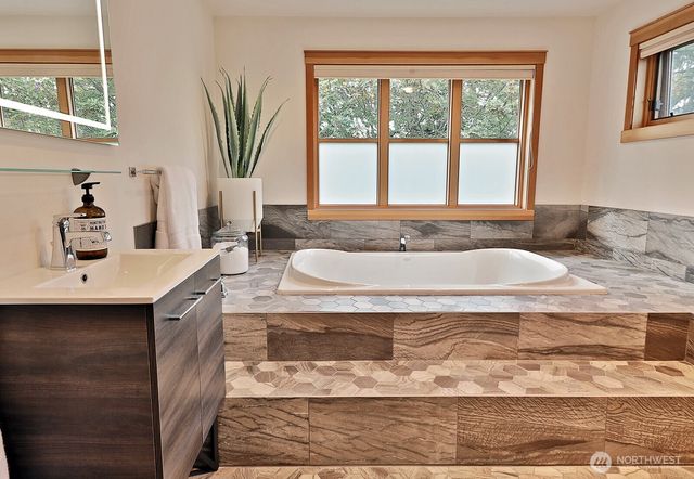 8045 Possession Road, Clinton, WA 98236