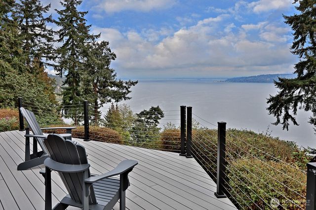 8045 Possession Road, Clinton, WA 98236
