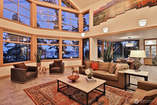 8045 Possession Road, Clinton, WA 98236