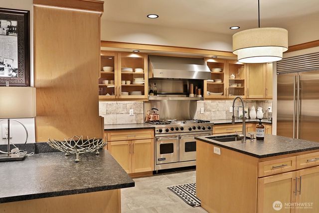 8045 Possession Road, Clinton, WA 98236
