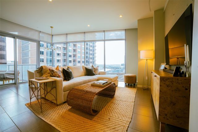 200 Congress Ave 11C, Austin, TX 78701