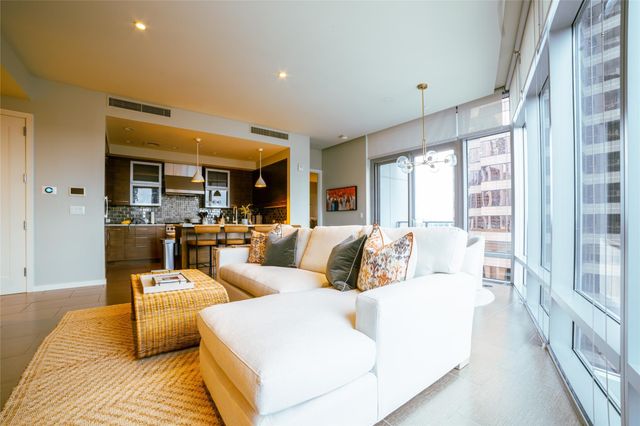 200 Congress Ave 11C, Austin, TX 78701