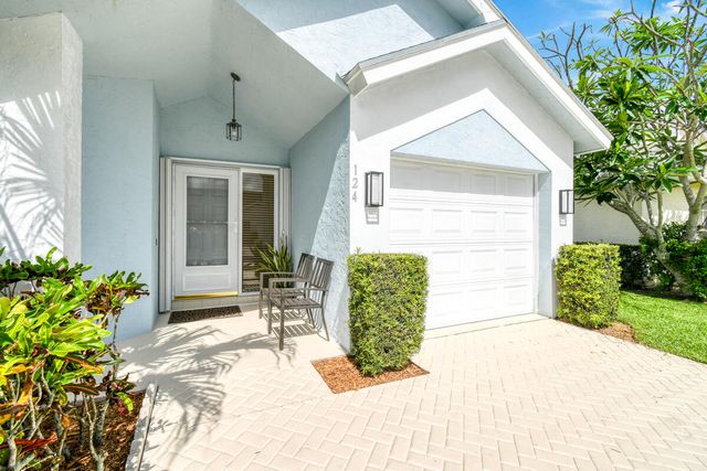 124 Adobe Circle, Jupiter, FL 33458