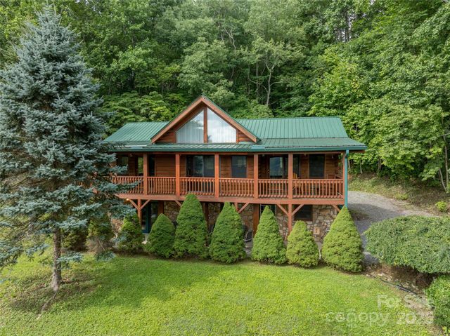 125 Apple Blossom Lane, Maggie Valley, NC 28751