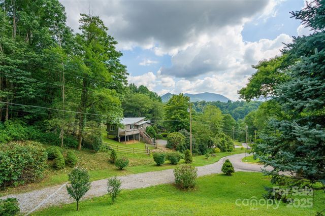 125 Apple Blossom Lane, Maggie Valley, NC 28751