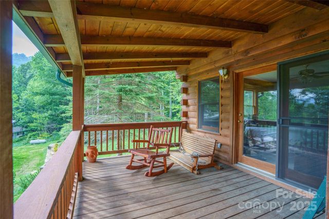125 Apple Blossom Lane, Maggie Valley, NC 28751