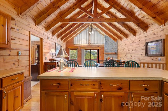 125 Apple Blossom Lane, Maggie Valley, NC 28751