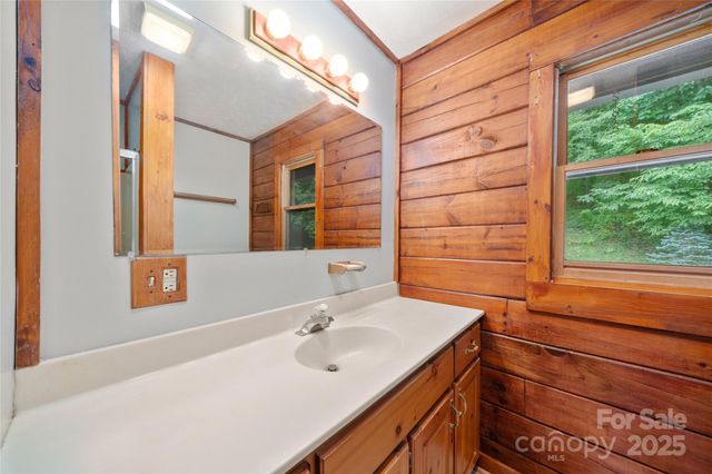 125 Apple Blossom Lane, Maggie Valley, NC 28751