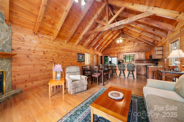125 Apple Blossom Lane, Maggie Valley, NC 28751