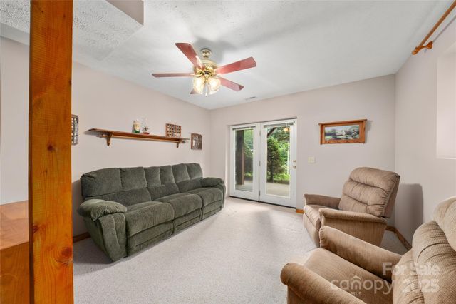 125 Apple Blossom Lane, Maggie Valley, NC 28751