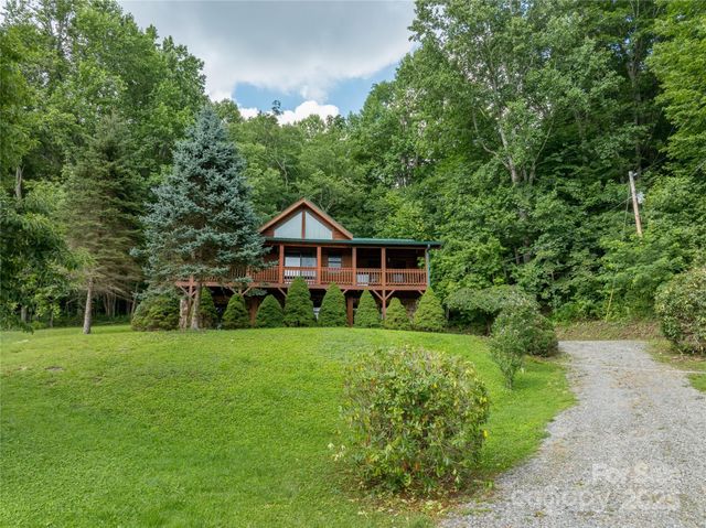 125 Apple Blossom Lane, Maggie Valley, NC 28751