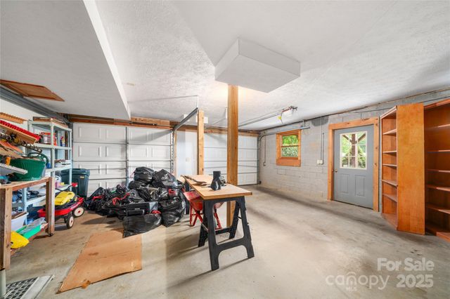 125 Apple Blossom Lane, Maggie Valley, NC 28751