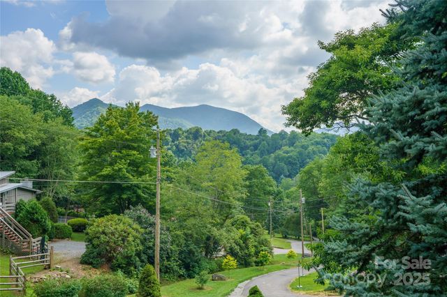 125 Apple Blossom Lane, Maggie Valley, NC 28751