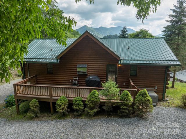 125 Apple Blossom Lane, Maggie Valley, NC 28751