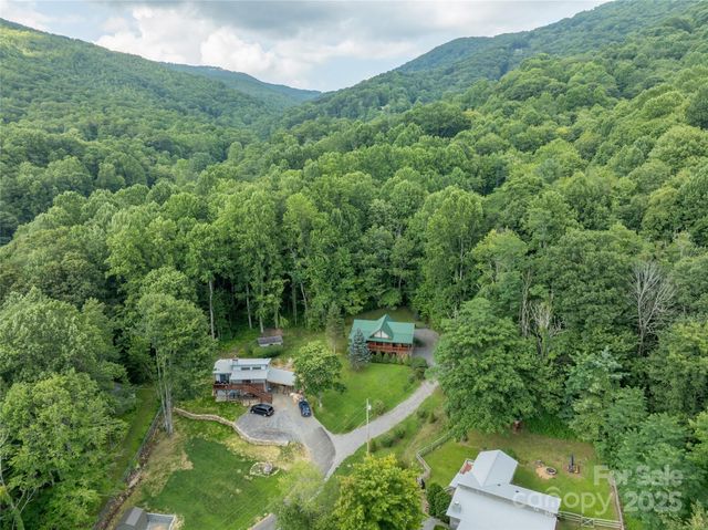 125 Apple Blossom Lane, Maggie Valley, NC 28751