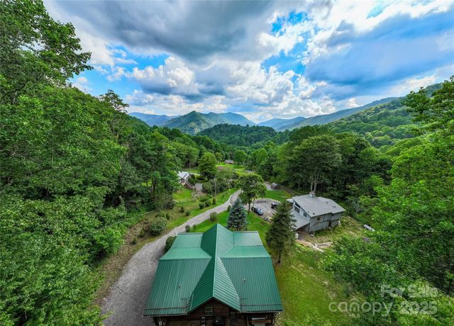 125 Apple Blossom Lane, Maggie Valley, NC 28751