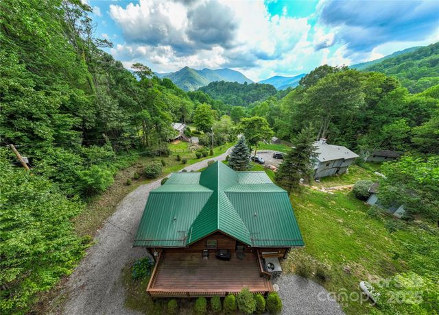 125 Apple Blossom Lane, Maggie Valley, NC 28751