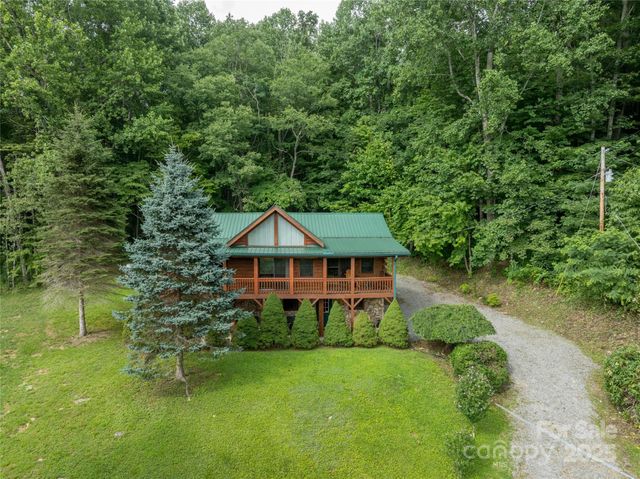 125 Apple Blossom Lane, Maggie Valley, NC 28751