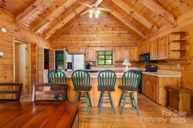 125 Apple Blossom Lane, Maggie Valley, NC 28751