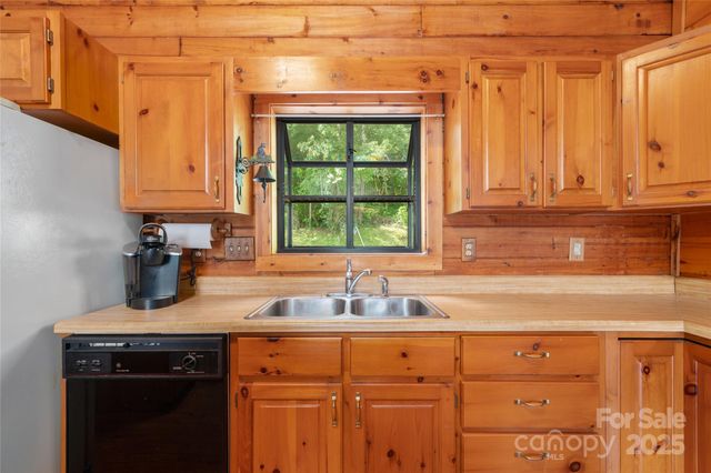 125 Apple Blossom Lane, Maggie Valley, NC 28751