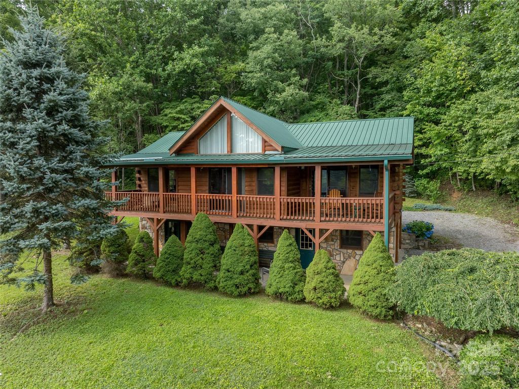 125 Apple Blossom Lane, Maggie Valley, NC 28751
