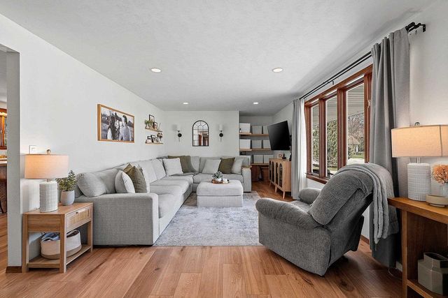 2130 KING JAMES DRIVE, Green Bay, WI 54304