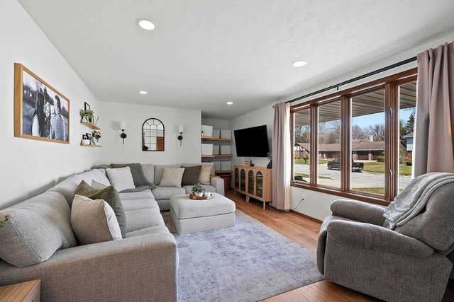 2130 KING JAMES DRIVE, Green Bay, WI 54304