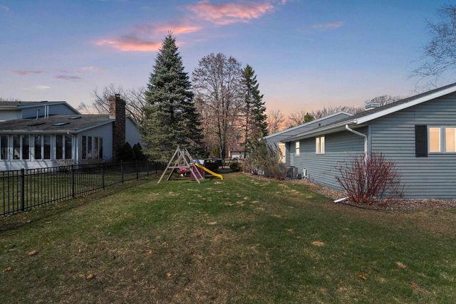 2130 KING JAMES DRIVE, Green Bay, WI 54304