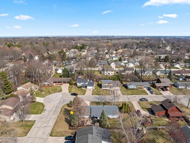 2130 KING JAMES DRIVE, Green Bay, WI 54304