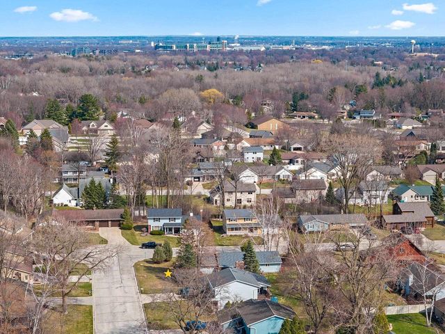 2130 KING JAMES DRIVE, Green Bay, WI 54304