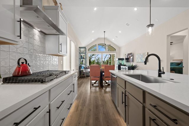 17109 Hattie TRCE, Austin, TX 78738