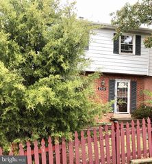 2242 FORT PICKENS CT #B, Dumfries, VA 22026
